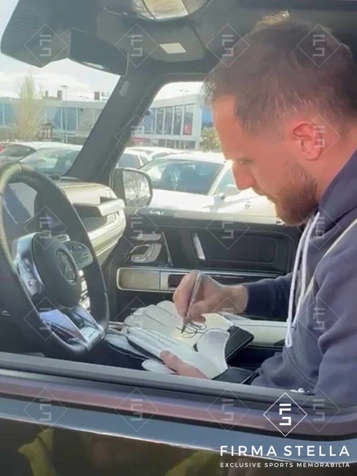 Signed Jan Oblak Goalkeeper Glove - Europa League Winner 2018 Autograph