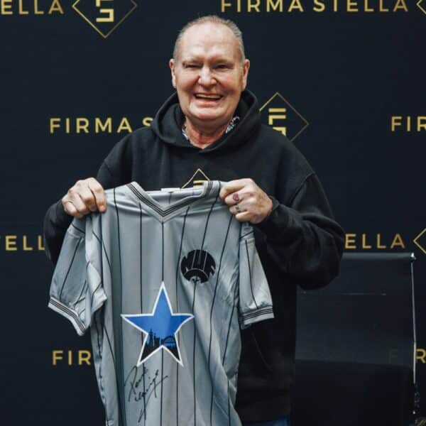 Paul Gascoigne Signs With Firma Stella