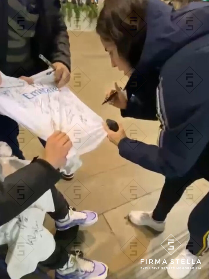 Signed Real Madrid Femenino Framed Shirt - Las Blancas Autograph