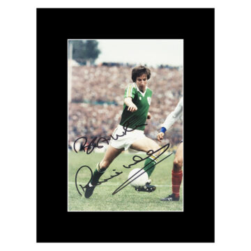 Signed Ronnie Whelan Photo Display 8x6 - Republic Of Ireland Autograph