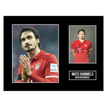 Signed Mats Hummels Photo Display 16x12 - Bayern Munich Autograph